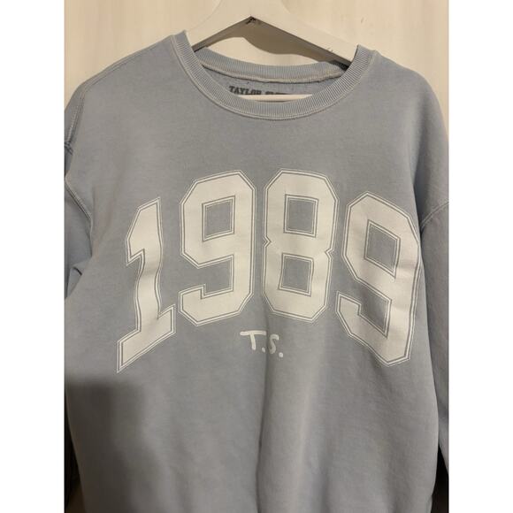 Taylor Swift Sweatshirt Small Gray 1989 Crew Neck Gray - Picture 2 of 9